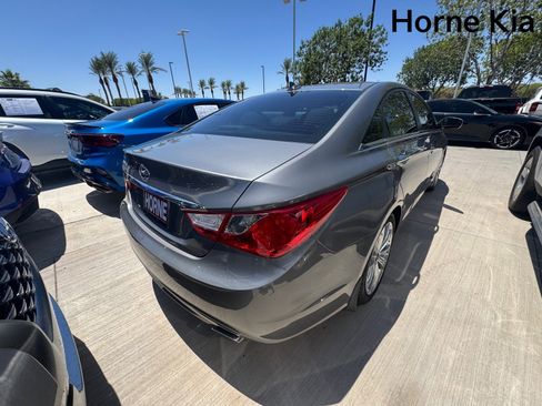 Used 2013 Hyundai Sonata SE w/ Navigation & Sunroof Pkg FWD image 4
