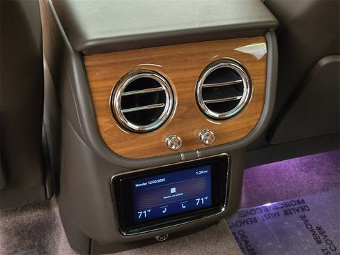 Certified 2022 Bentley Bentayga V8 image 21