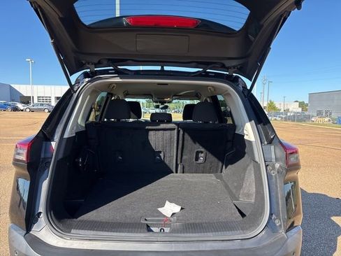 Used 2023 Nissan Rogue S image 20