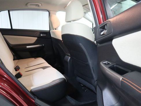 Used 2017 Subaru Crosstrek 2.0i Premium image 11