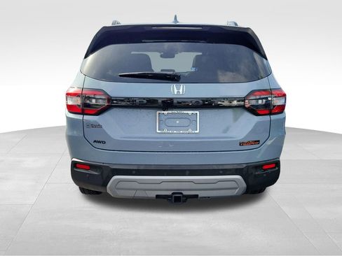 Used 2025 Honda Pilot TrailSport image 9