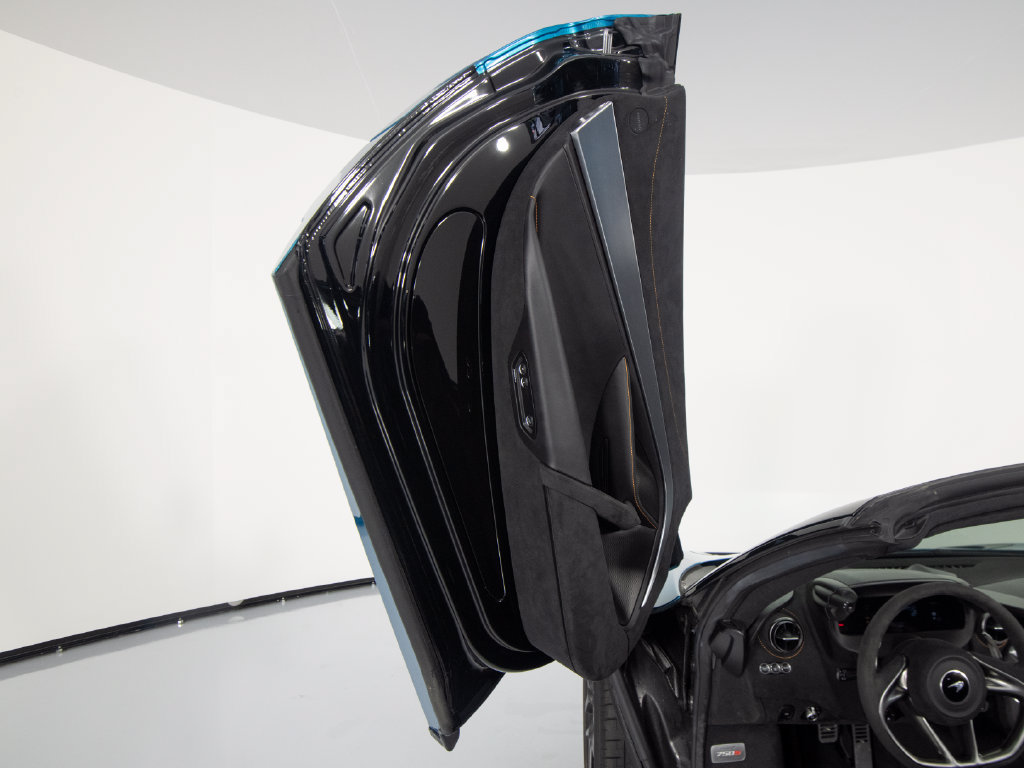 Used 2024 McLaren 750S Spider RWD image 11