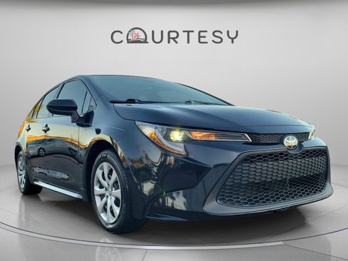 Used 2021 Toyota Corolla LE image 4