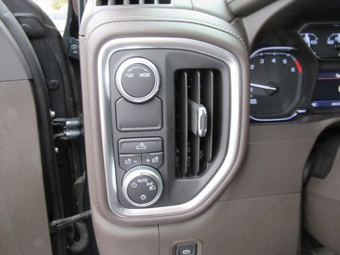 Used 2020 GMC Sierra 1500 SLE w/ SLE Value Package image 16