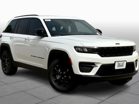 Certified 2024 Jeep Grand Cherokee Altitude image 2