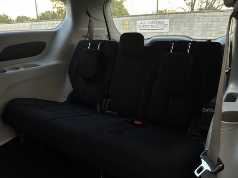Used 2023 Chrysler Voyager LX FWD image 12