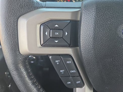 Used 2015 Ford F150 Lariat w/ Equipment Group 502A Luxury AWD/4WD image 14
