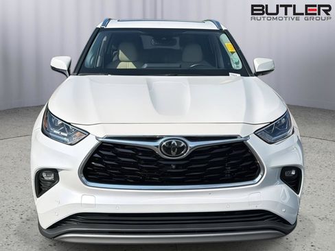 Used 2022 Toyota Highlander Platinum AWD/4WD image 4