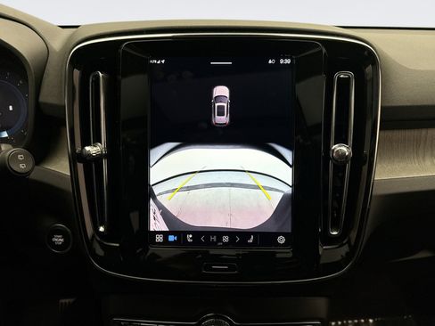 Used 2025 Volvo XC40 B5 Core image 16