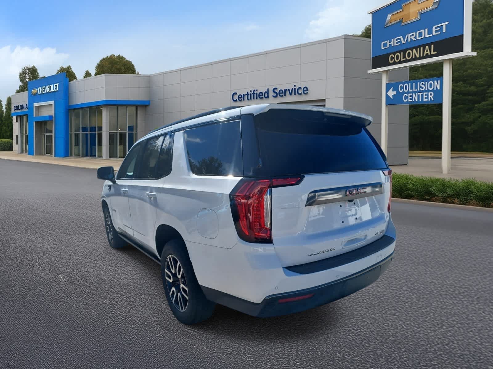 Used 2021 GMC Yukon AT4 w/ AT4 Premium Package AWD/4WD image 5