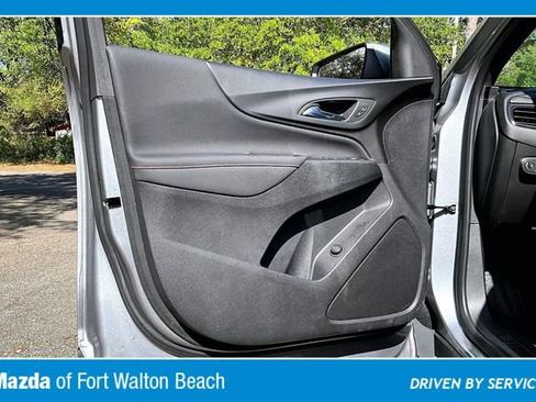 Used 2023 Chevrolet Equinox RS w/ LPO, Floor Liner Package FWD image 17