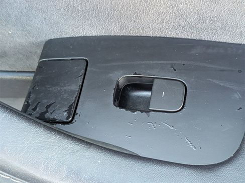 Used 2022 Tesla Model 3 Standard Range image 36