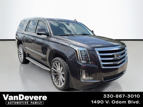 Used 2016 Cadillac Escalade Luxury AWD/4WD image 1