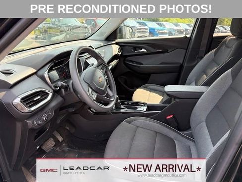 Used 2022 Chevrolet TrailBlazer LT w/ Convenience Package AWD/4WD image 19