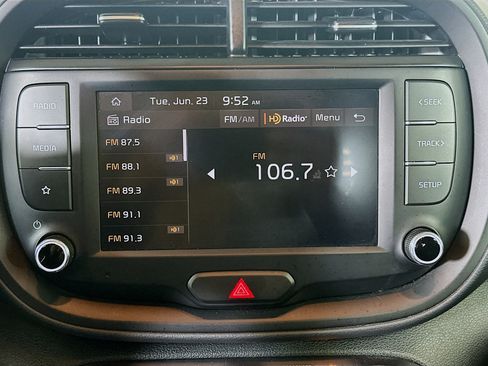 Used 2025 Kia Soul LX w/ LX Technology Package FWD image 21
