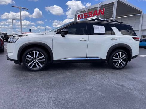 Used 2024 Nissan Pathfinder Platinum w/ Cargo Package AWD/4WD image 2