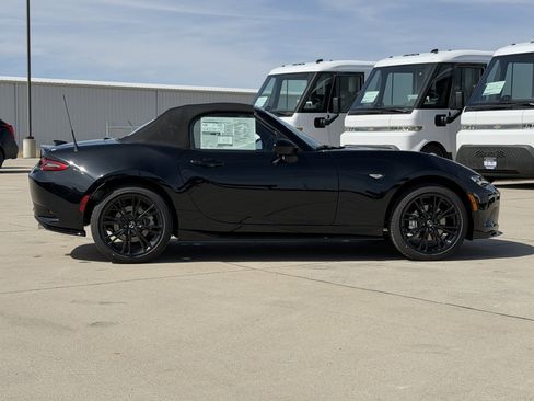 New 2026 MAZDA MX-5 Miata Club w/ Appearance Package RWD image 3