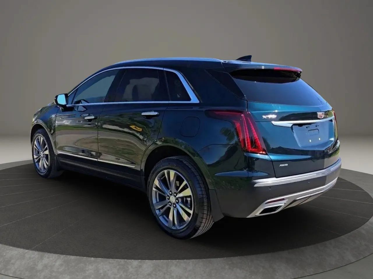 Used 2025 Cadillac XT5 Premium Luxury w/ LPO, Floor Liner Package AWD/4WD image 4
