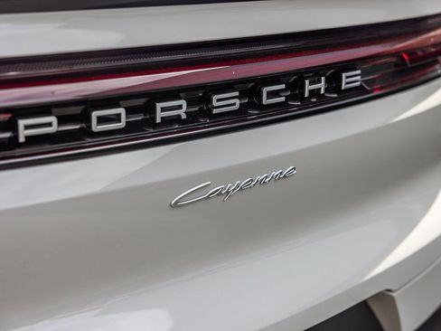 Used 2025 Porsche Cayenne Coupe image 27