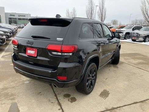 Certified 2022 Jeep Grand Cherokee Laredo X image 8