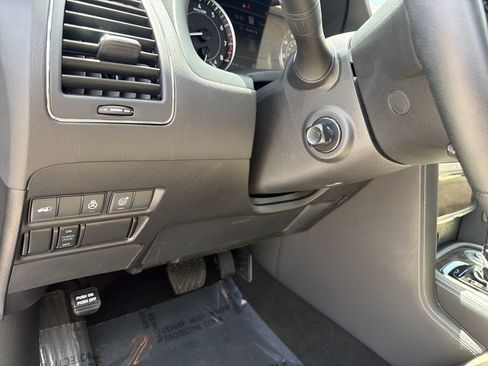 Used 2024 Nissan Armada Platinum w/ Captain's Chairs Package RWD image 21