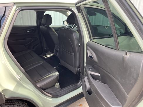 Used 2025 Chevrolet Trax ACTIV FWD image 14