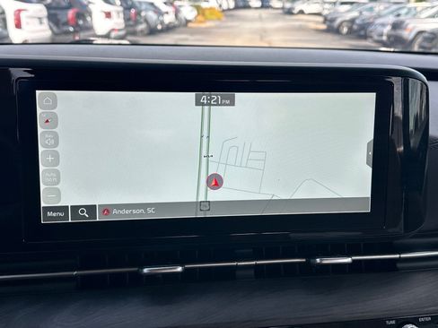 Used 2024 Kia Carnival EX FWD image 12
