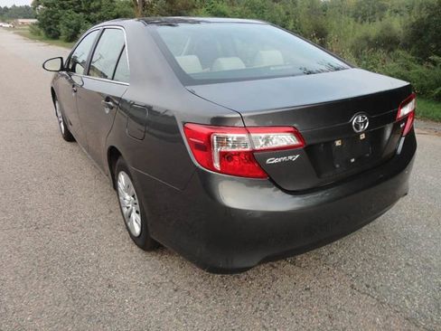 Used 2013 Toyota Camry LE image 4