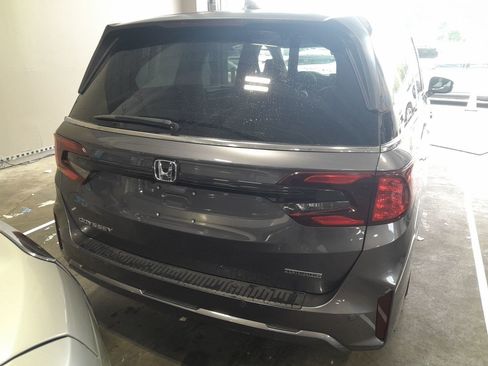 Used 2026 Honda Odyssey Touring image 4