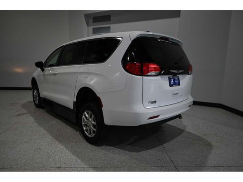 Used 2024 Chrysler Voyager LX FWD image 8