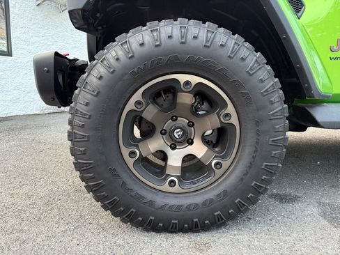 Used 2019 Jeep Wrangler Unlimited Rubicon w/ Dual Top Group image 16