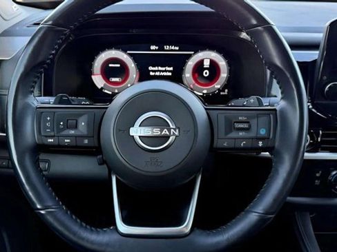 Used 2024 Nissan Pathfinder Platinum image 33