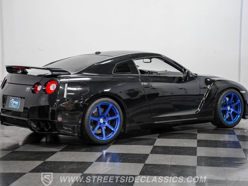 Used 2013 Nissan GT-R Premium image 12