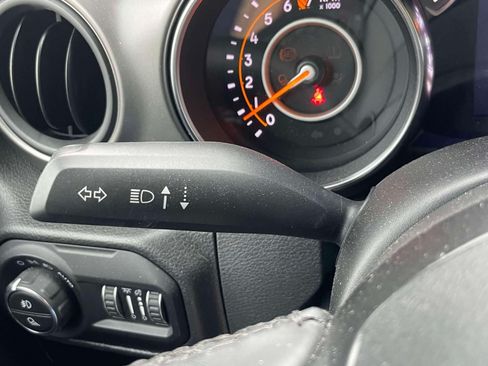 Used 2022 Jeep Gladiator Sport AWD/4WD image 23