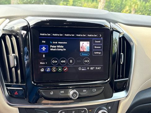 Used 2023 Chevrolet Traverse Premier FWD image 17