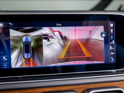 Used 2024 Mercedes-Benz GLS 450 4MATIC image 11