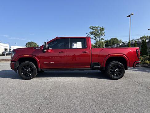 Used 2024 GMC Sierra 2500 AT4 w/ AT4 Premium Plus Package AWD/4WD image 7