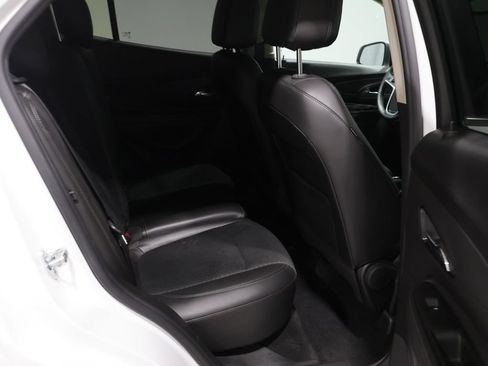 Used 2022 Buick Encore Preferred w/ Safety Package AWD/4WD image 20