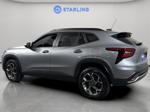 Used 2025 Chevrolet Trax LT image 7