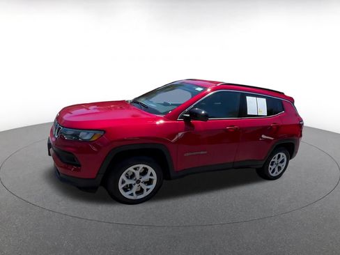 Used 2025 Jeep Compass Latitude AWD/4WD image 9