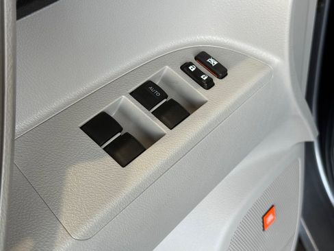 Used 2012 Toyota Highlander SE w/ Tow Pkg image 17