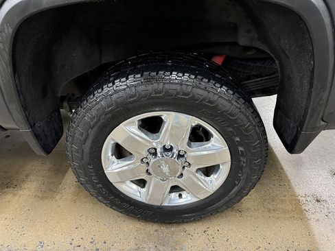 Used 2020 Chevrolet Silverado 2500 LTZ w/ LTZ Premium Package AWD/4WD image 9