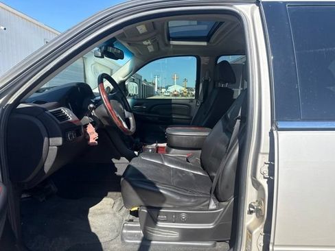 Used 2008 Cadillac Escalade ESV AWD image 4