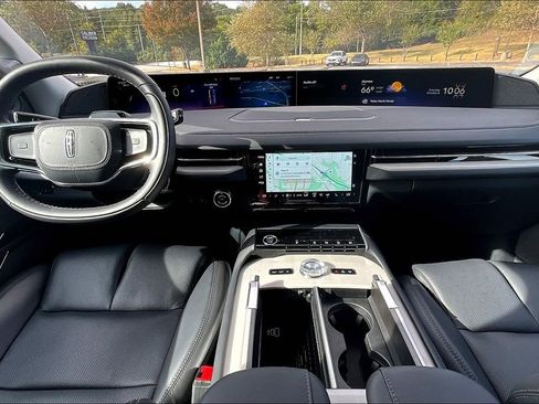 New 2025 Lincoln Navigator Reserve image 5