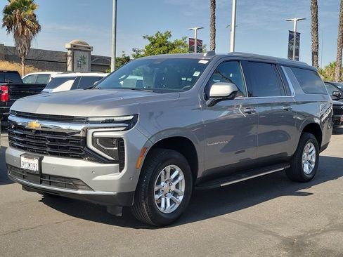 Used 2026 Chevrolet Suburban LS RWD image 26