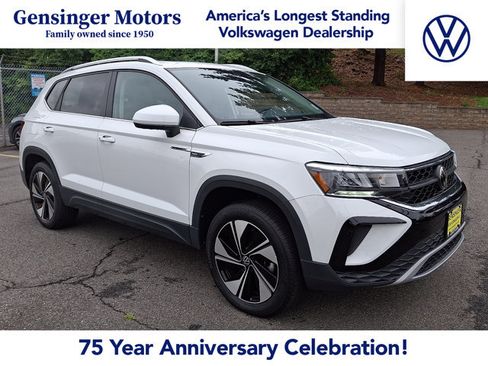 Certified 2024 Volkswagen Taos SE w/ Panoramic Sunroof Package AWD/4WD image 1