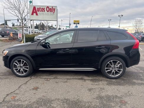 Used 2015 Volvo V60 T5 Cross Country image 8