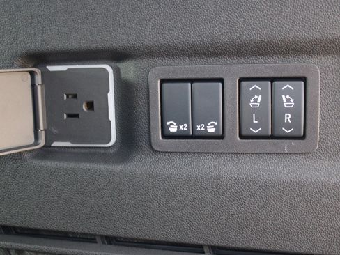 New 2025 GMC Yukon XL AT4 w/ AT4 Premium Plus Package image 35