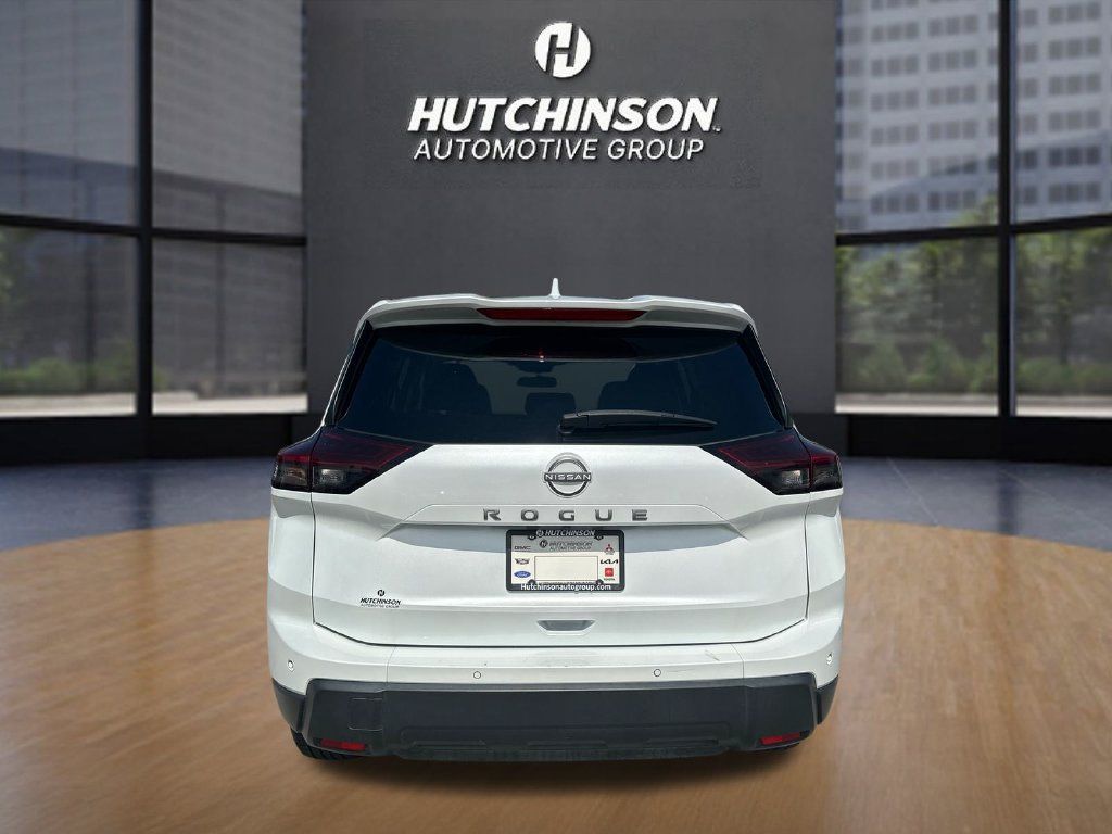 Used 2025 Nissan Rogue SV FWD image 6