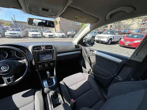 Used 2013 Volkswagen Golf 4-Door FWD image 16